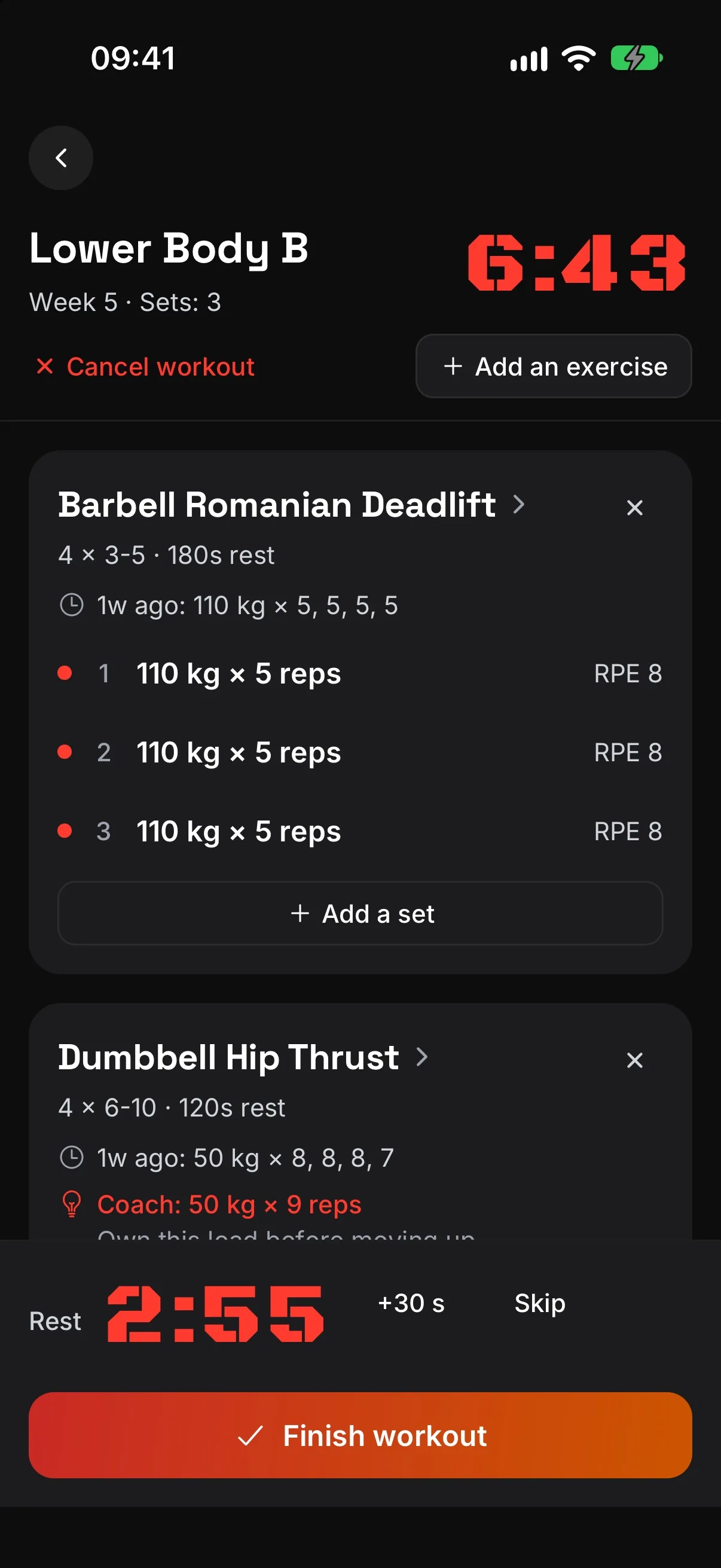 A workout in progress: logged sets with weight, reps and RPE, and the rest timer
